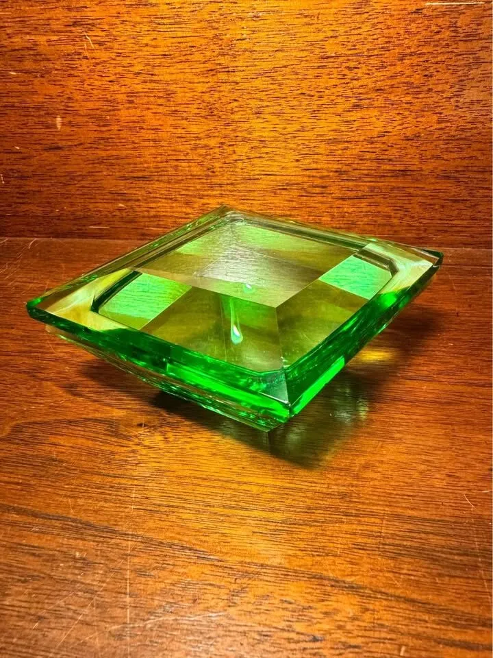 Vintage Art Deco Green Cut Crystal Glass Vanity Jar with Lid - photo 6