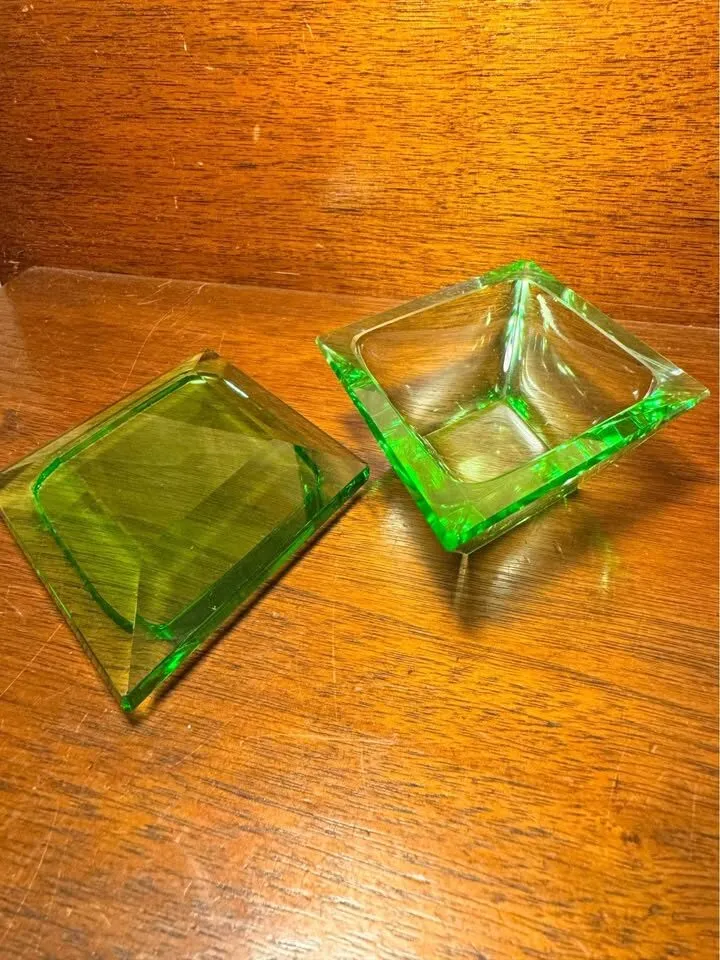 Vintage Art Deco Green Cut Crystal Glass Vanity Jar with Lid - photo 7