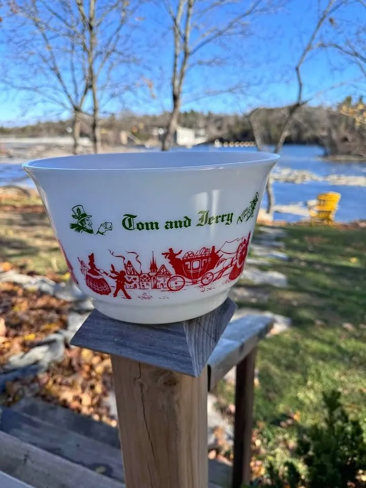 Vintage Tom & Jerry Milk Glass Christmas Bowl - photo 1