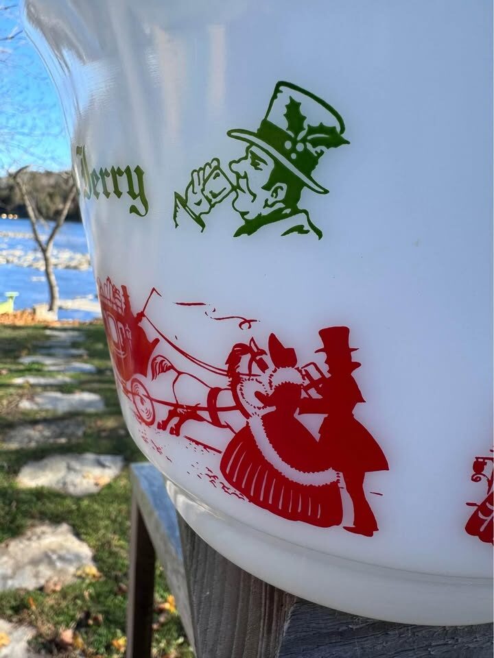 Vintage Tom & Jerry Milk Glass Christmas Bowl - photo 2