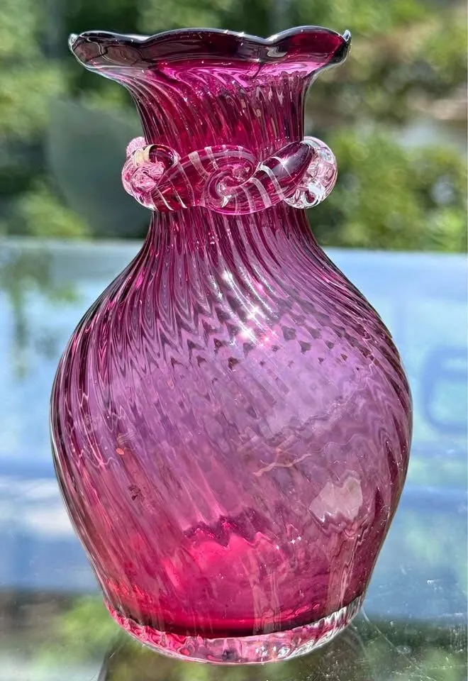 Vintage Rossi Glass Cranberry Swirl Vase - photo 1