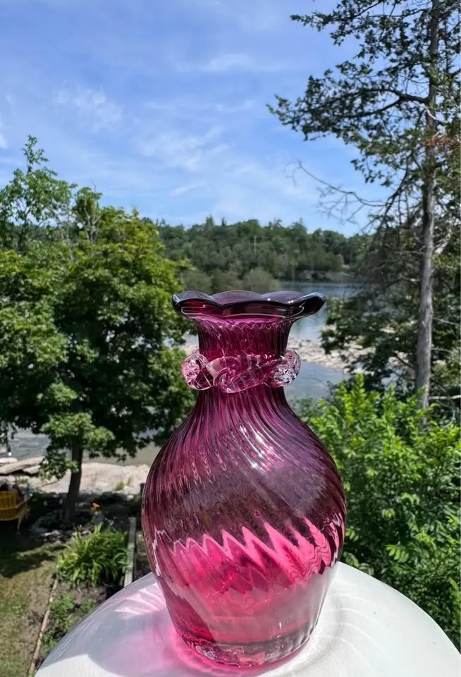 Vintage Rossi Glass Cranberry Swirl Vase - photo 6