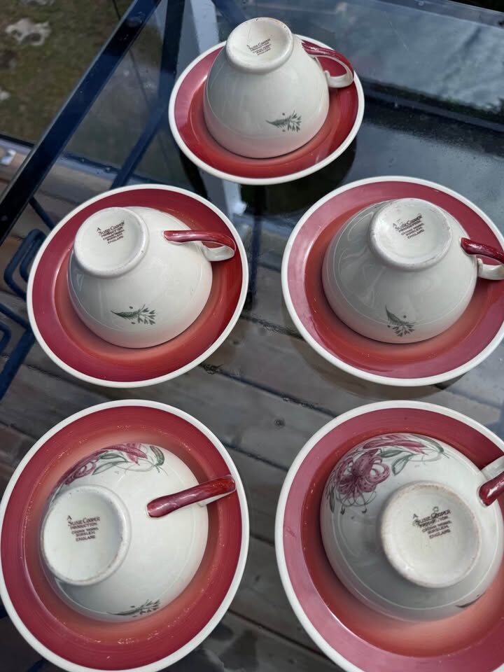 Collectible Susie Cooper Red Tiger Lily teacups and saucers 1930s - photo 3