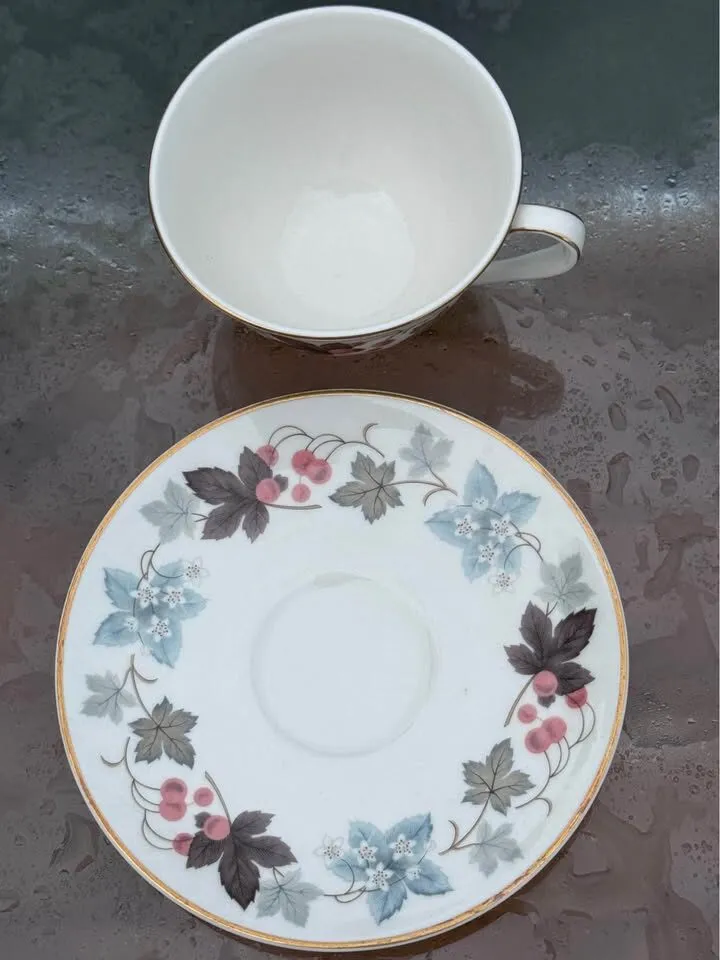 Vintage Royal Doulton "Camelot" (TC1016) Teacup & Saucer Set - photo 2