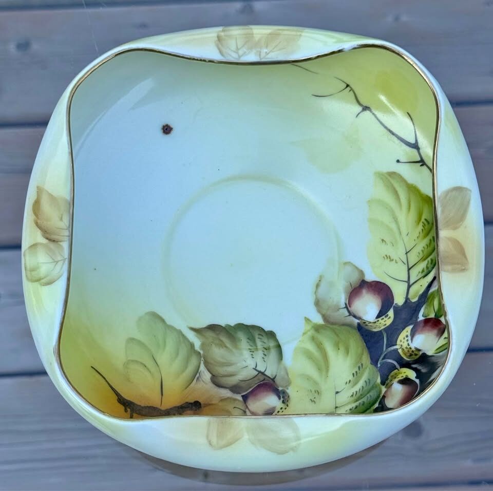 Antique Nippon Noritake Hand Painted Chestnut/Acorn Scalloped Bowl (Circa 1910s) - photo 2