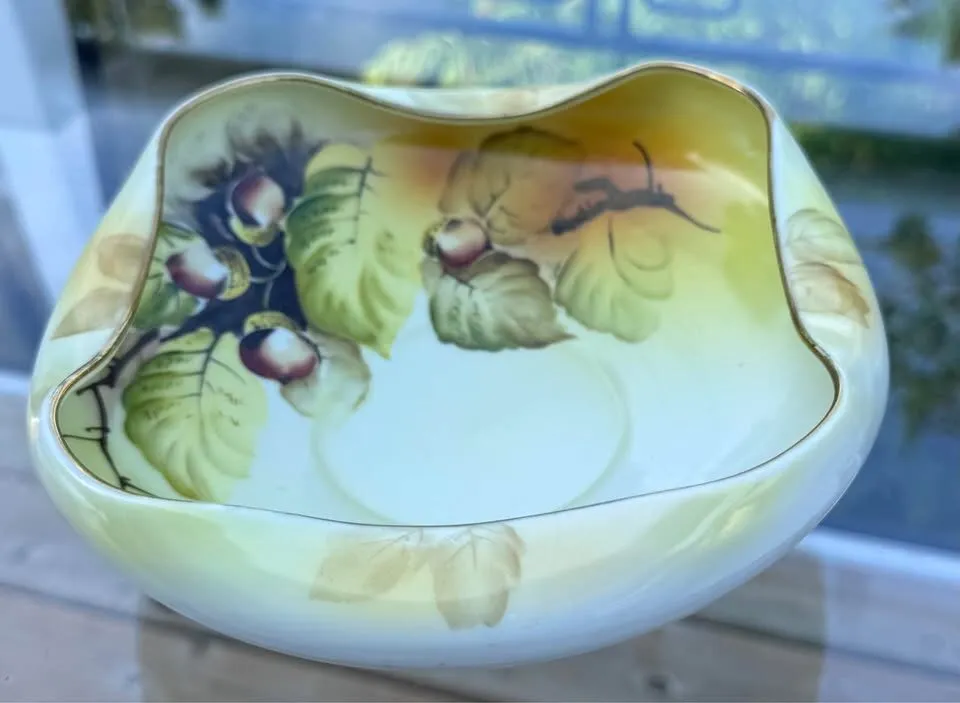 Antique Nippon Noritake Hand Painted Chestnut/Acorn Scalloped Bowl (Circa 1910s) - photo 6