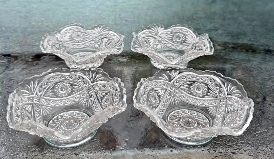 Set of 4 Antique 1905 Imperial Glass "Roanoke Star / Hobstar" Berry Bowls - photo 1