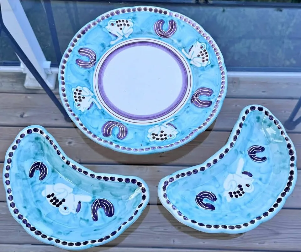 Vintage Vietri Campagna "Rana" Frog Charger Platter & Crescent Mezzaluna Salad Plates - Set of 3 - photo 2
