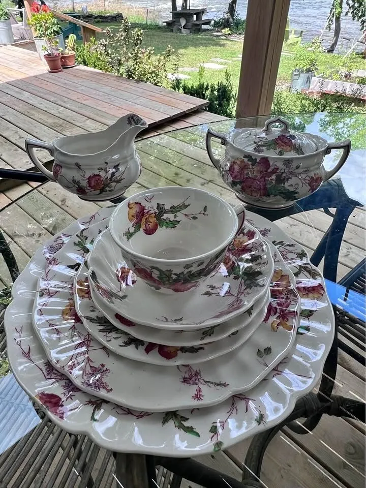 7-Pc Royal Doulton "Sherborne" Fine China Set (D5915) - Pristine - photo 1