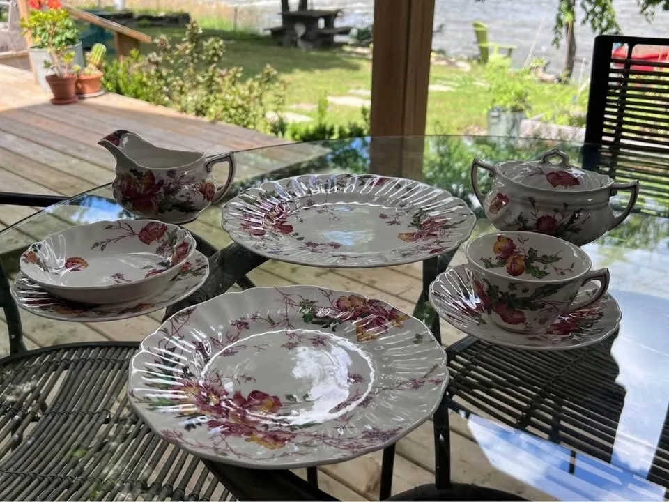 7-Pc Royal Doulton "Sherborne" Fine China Set (D5915) - Pristine - photo 2