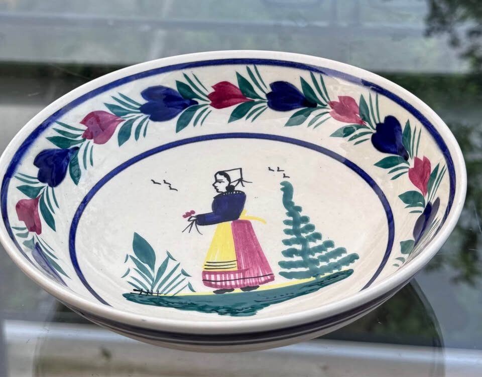 Vintage Henriot Quimper France 7” Hand-Painted Faience Bowl - Breton Woman - photo 7