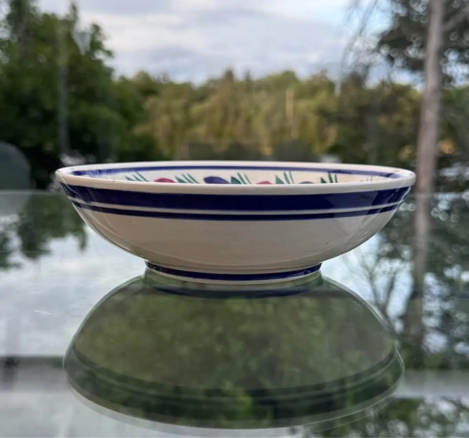Vintage Henriot Quimper France 7” Hand-Painted Faience Bowl - Breton Woman - photo 8