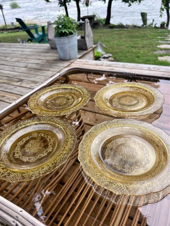 Set of 4 Amber Glass Plates - Federal Glass Bouquet and Lattice Pattern - photo 1