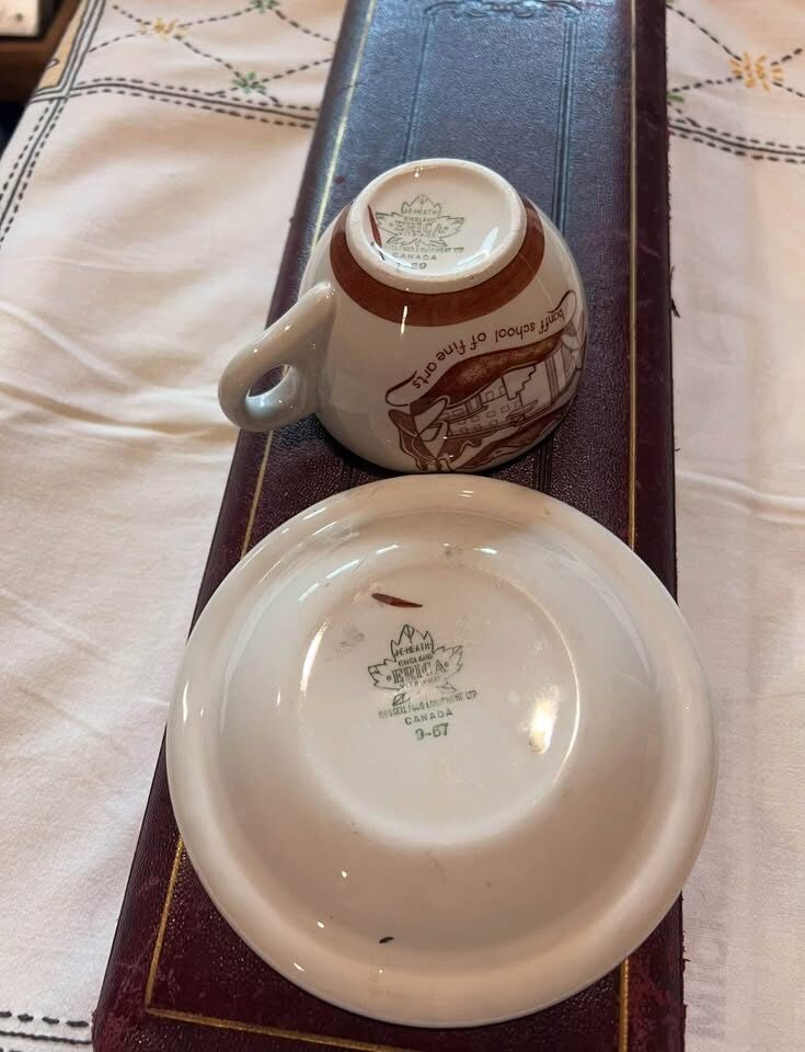 Vintage J.E. Heath Erica Stoneware Cup & Saucer - Banff School of Fine Arts 1967 - photo 4