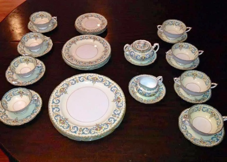 1930s Paragon Queen Anne Dinnerware for 4 - photo 1