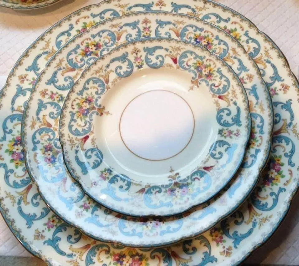 1930s Paragon Queen Anne Dinnerware for 4 - photo 2