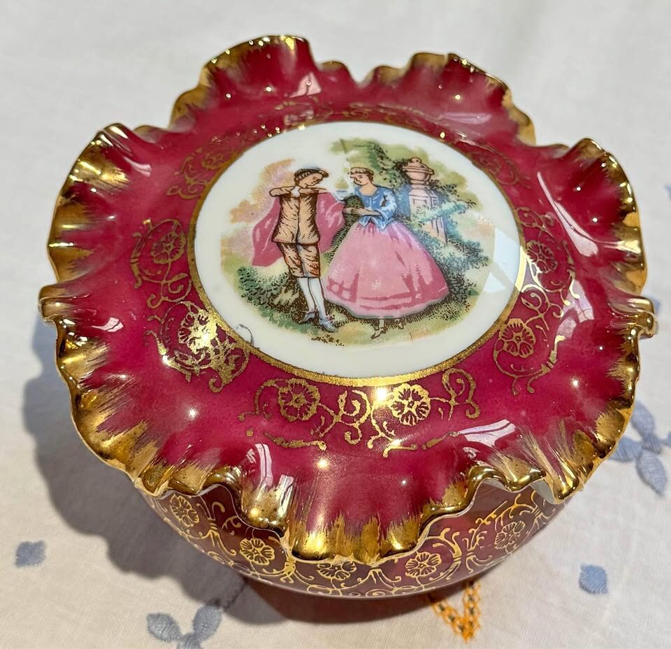 Vintage porcelain trinket box made in Japan