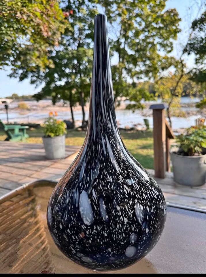 Vintage 1970s Pop Art 17.5" Hand-Blown Mottled Black Glass Teardrop Vase - photo 2