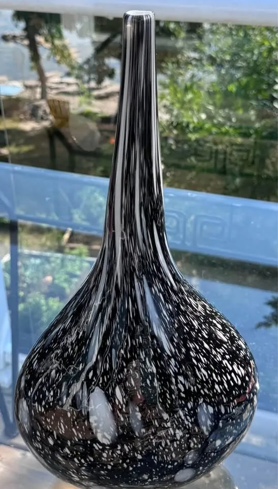 Vintage 1970s Pop Art 17.5" Hand-Blown Mottled Black Glass Teardrop Vase - photo 4