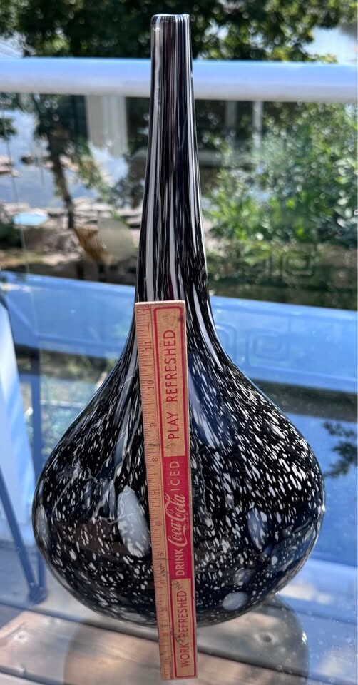 Vintage 1970s Pop Art 17.5" Hand-Blown Mottled Black Glass Teardrop Vase - photo 5