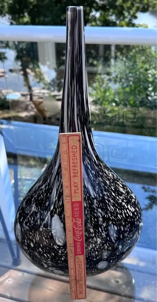Vintage 1970s Pop Art 17.5" Hand-Blown Mottled Black Glass Teardrop Vase - photo 5