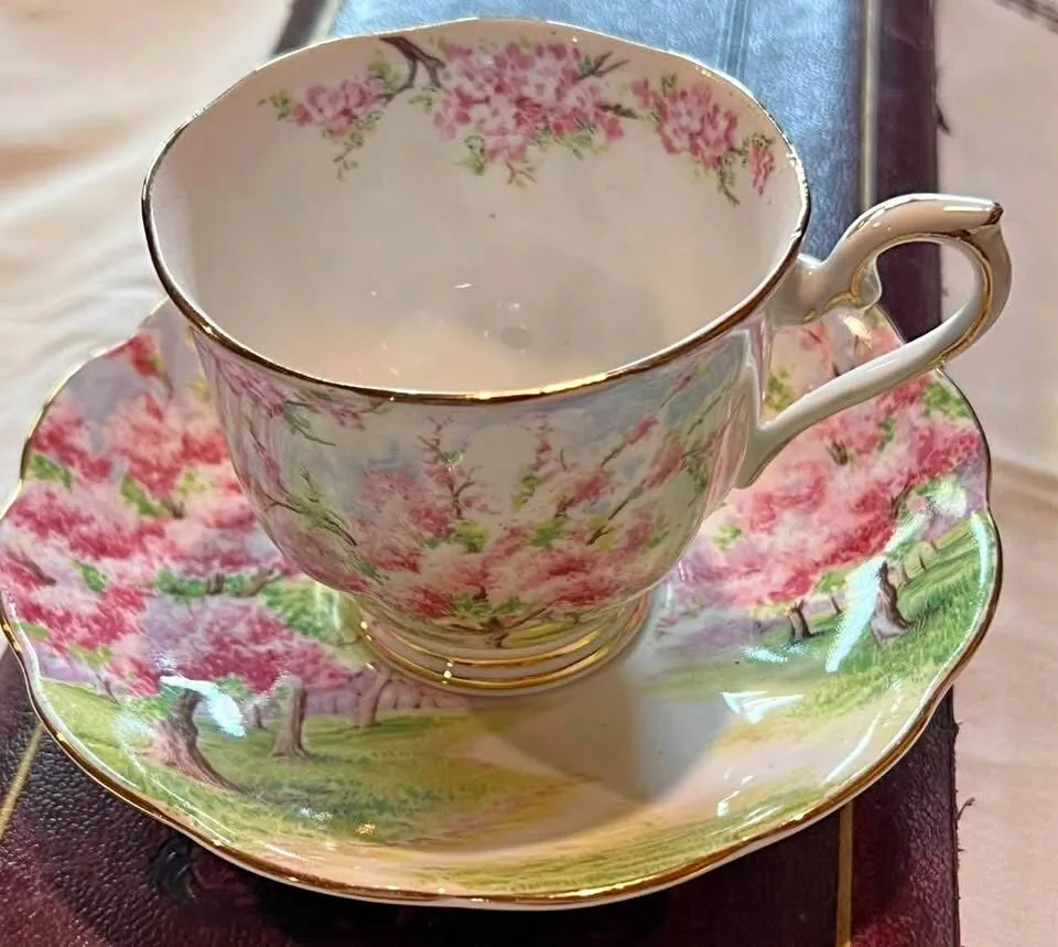 Collectible Paragon Aynsley Nippon Teacups and Saucers - photo 1
