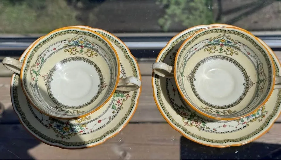 Mint Condition Rare Vintage Royal Doulton "The Lorraine" Double-Handled Soup Bowl & Saucer Set - photo 2
