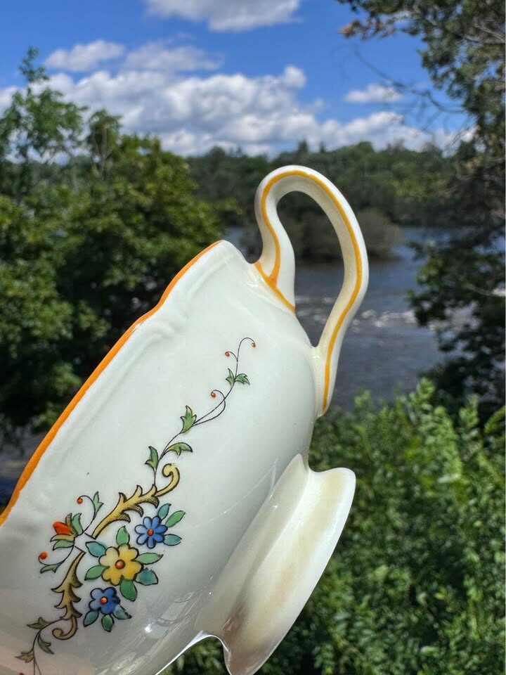 Mint Condition Rare Vintage Royal Doulton "The Lorraine" Double-Handled Soup Bowl & Saucer Set - photo 8